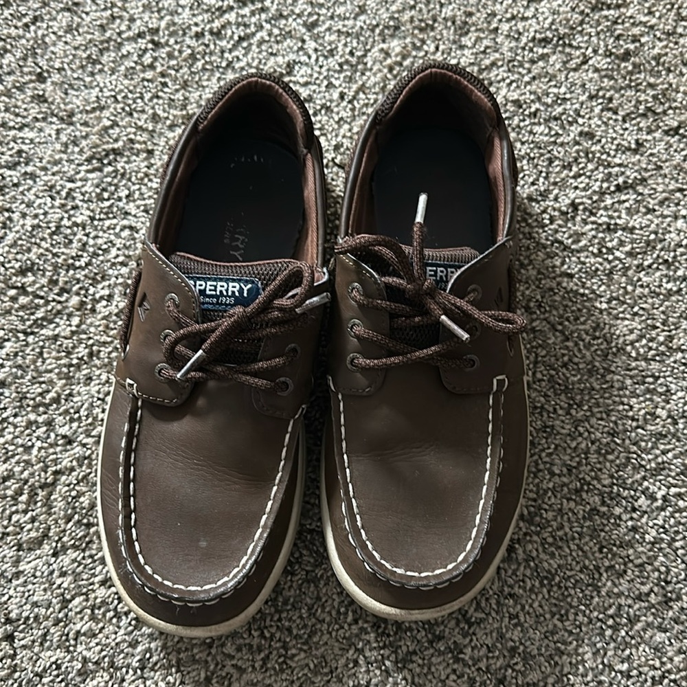 Boys sperry shoes size 4.5m